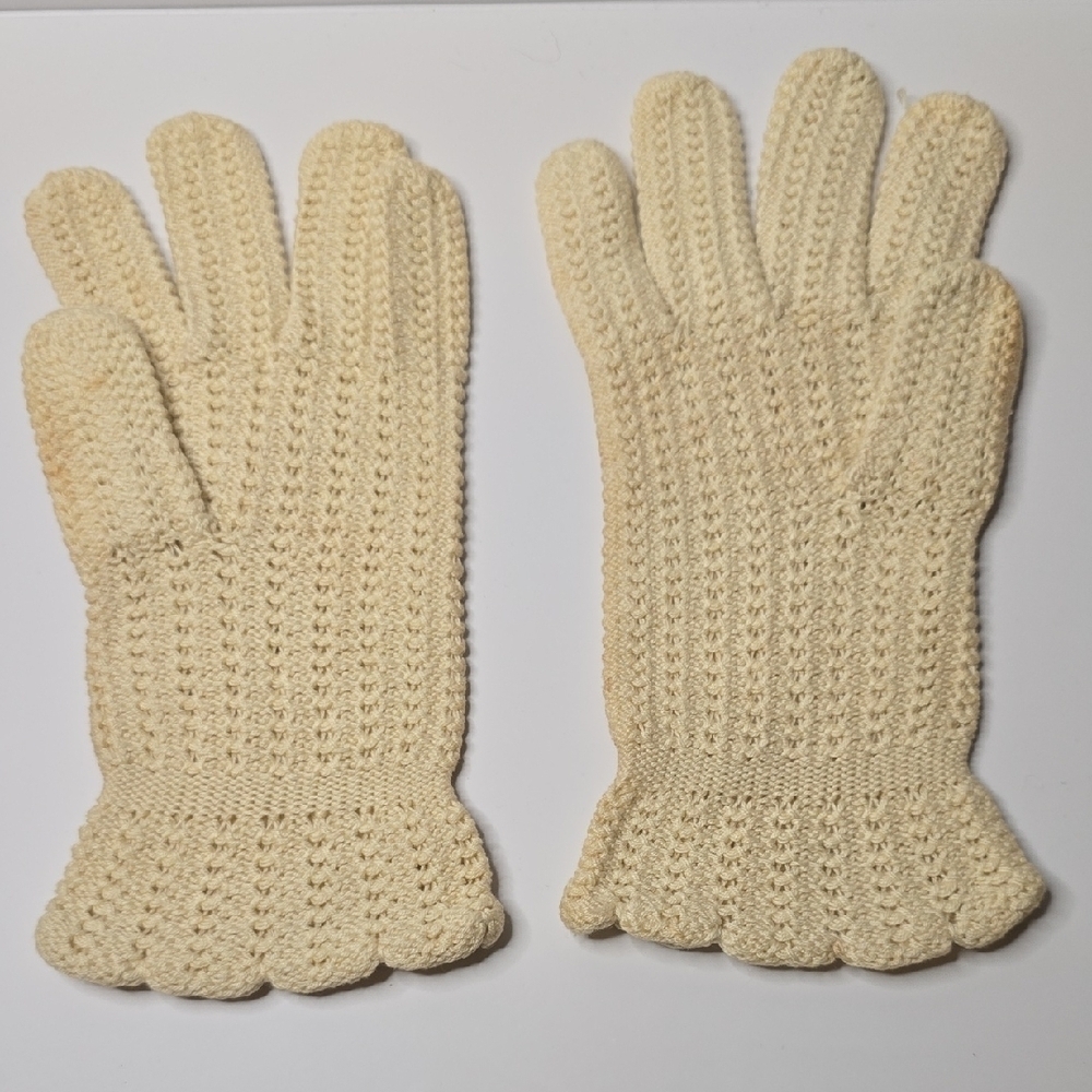 Vintage Knit Cream Gloves - Picture 2 of 4